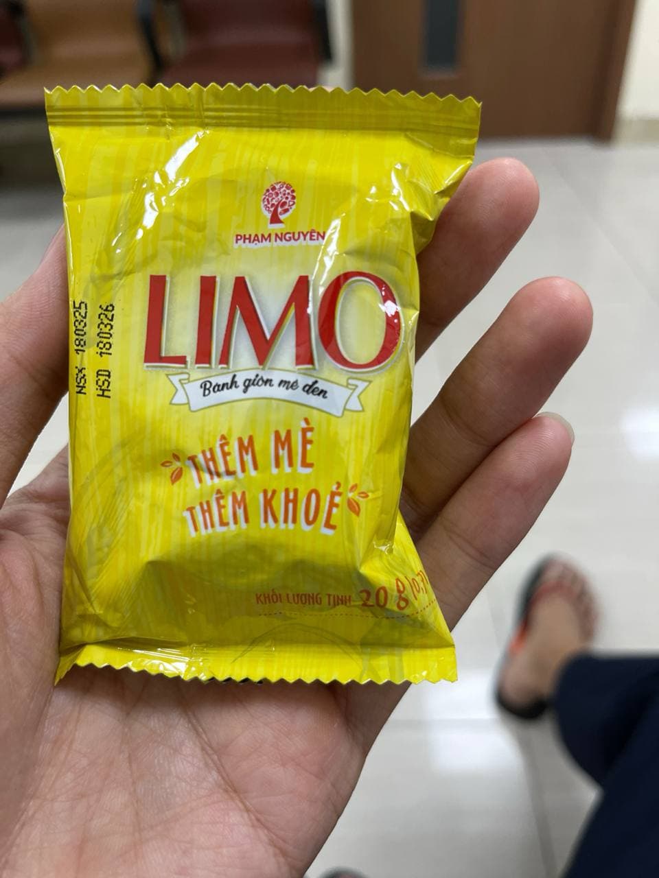 Bánh giòn mè đen Limo